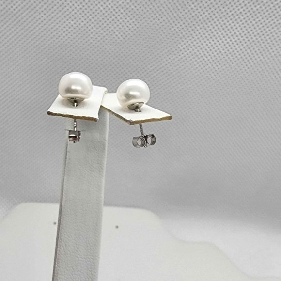 NEW Sterling Silver 925 Pearl Studs - Earrings - Picture 4 of 4